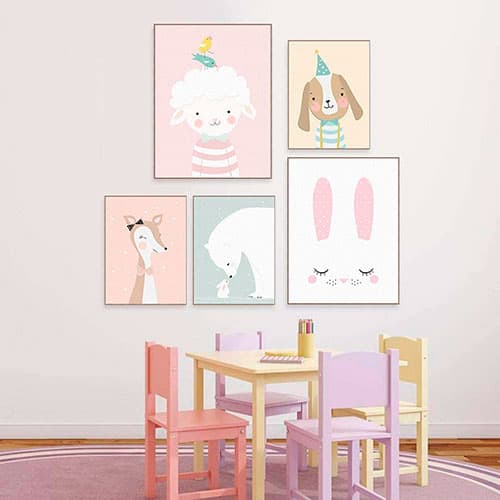 Composición con 5 cuadros de animales de colores claritos