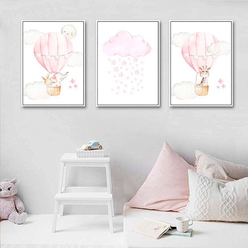 Dos cuadros con un dibujo de globo y otro con una nube