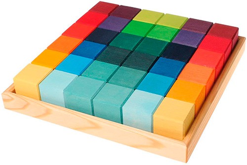 cubos de madera de colores